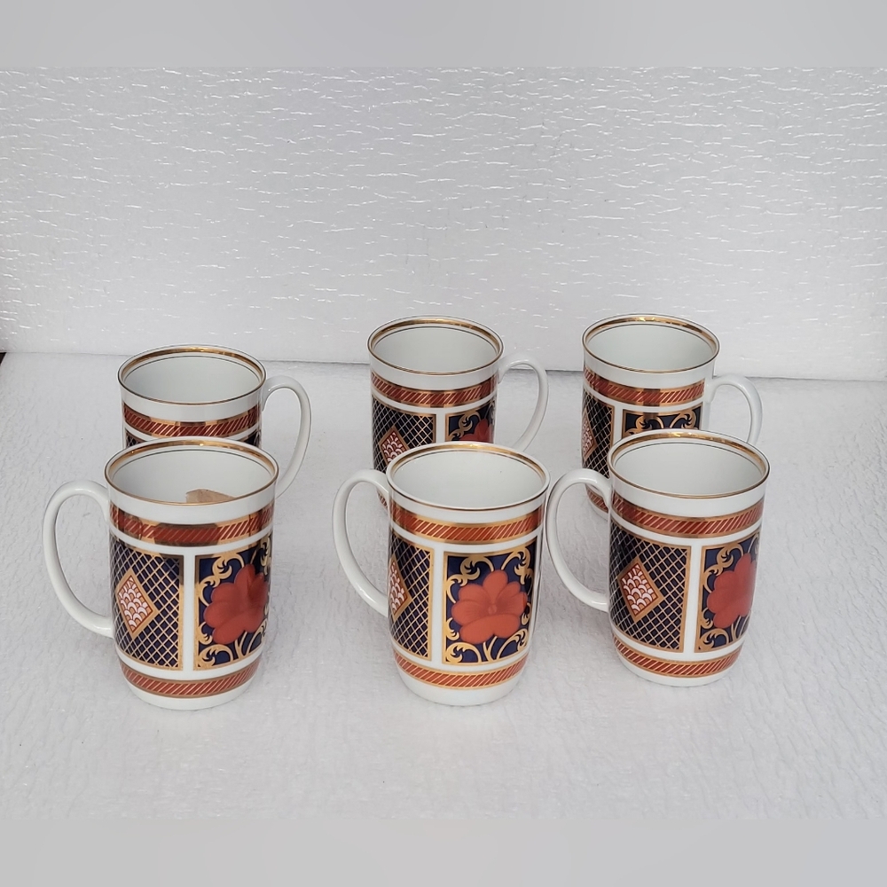 Fitz&Floyd Luxury Patterned Mug Set with Red and Gold Design